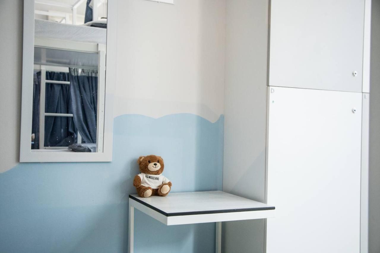 Hostel Let Me Take My Bunk Bed Athen Exterior foto